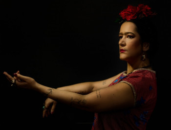 Frida em fragmentos e passos